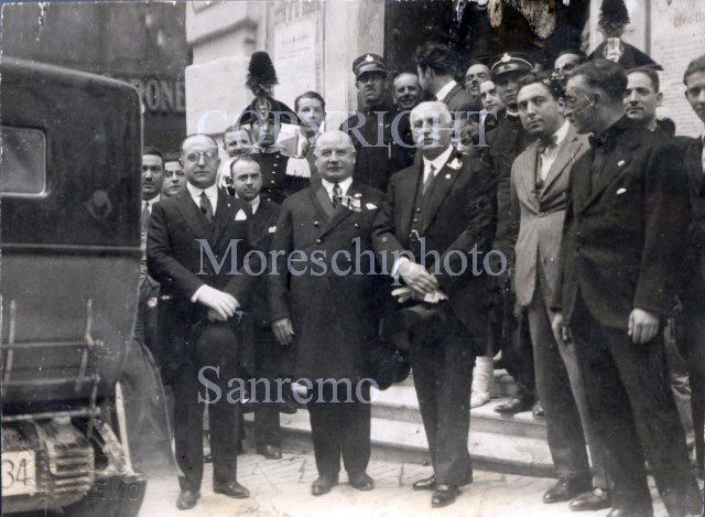 Podesta-Agosti-ed-autorita-davanti-alla-chiesa-degli-Angeli-1924
