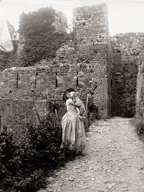 Anna Pavlova nel Castello di Vigoleno (2)