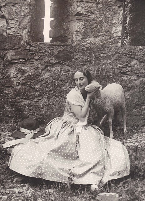 Anna Pavlova nel Castello di Vigoleno (6)