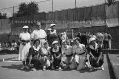 Gare-di-Bocce-1939-La-squadea-femminile-di-Sanremo-con-Giacomo-Gandolfi-e-la-figlia-Vittoria734