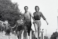 1955-Le-avventure-dellaltro-io  Renata Padovano, Gino Pernice e M.Grazia Santarone  del Teatro Stabile di Bolzano