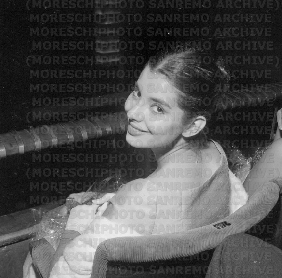 1_Claudia-Cardinale-Jacqueline-Sassard-anteprima-film-Il-Magistrato-Cinema-Astra-1959-049-13