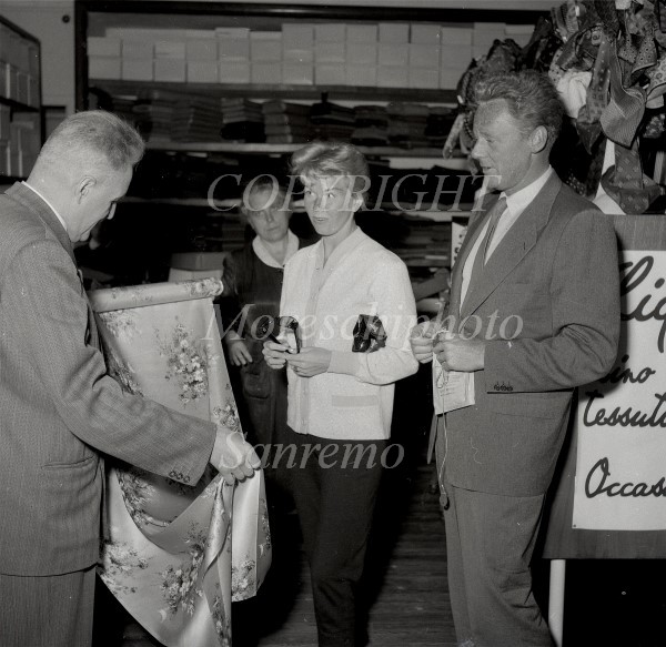 Doris Day e Van Johnson nel magazzino Fratelli Ermiglia 004