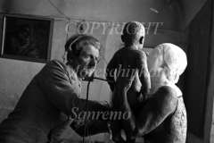 Lo scultore Franco Bargiggia nel 1938 al lavoro (1)