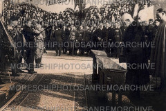 1_Regina-Margherita-funerali-a-Bordighera-2-a-destra-Il-Duca-di-Genova