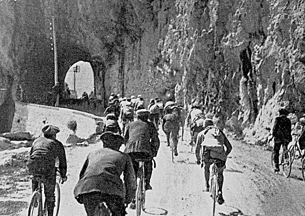 1914 Il gruppo di testa a Capo Noli