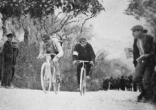 1907 Petit Breton e Giovanni Gerbi sulla salita al Turchino 2