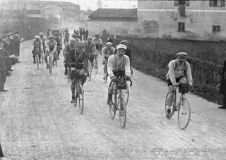 1911 Garrigou guida il gruppo in Riviera