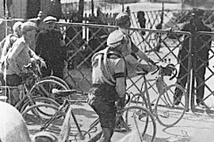 1914 Il treno può  fermare la Classicissima ad ogni passaggio a livello