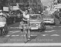 1971-Eddy-Merckz-taglia-il-traguardo-di-via-Roma