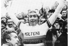 1975-Merckx-Ha-appena-vinto-la-sesta-Sanremo-e-Torriani-sembra-preoccupato-634