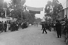 1915 il gruppo in vista del traguardo