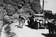 1919  Gremo in fuga lungo la Riviera tra Cogoleto e Varazze