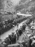 1925 Folla oceanica lungo il percorso