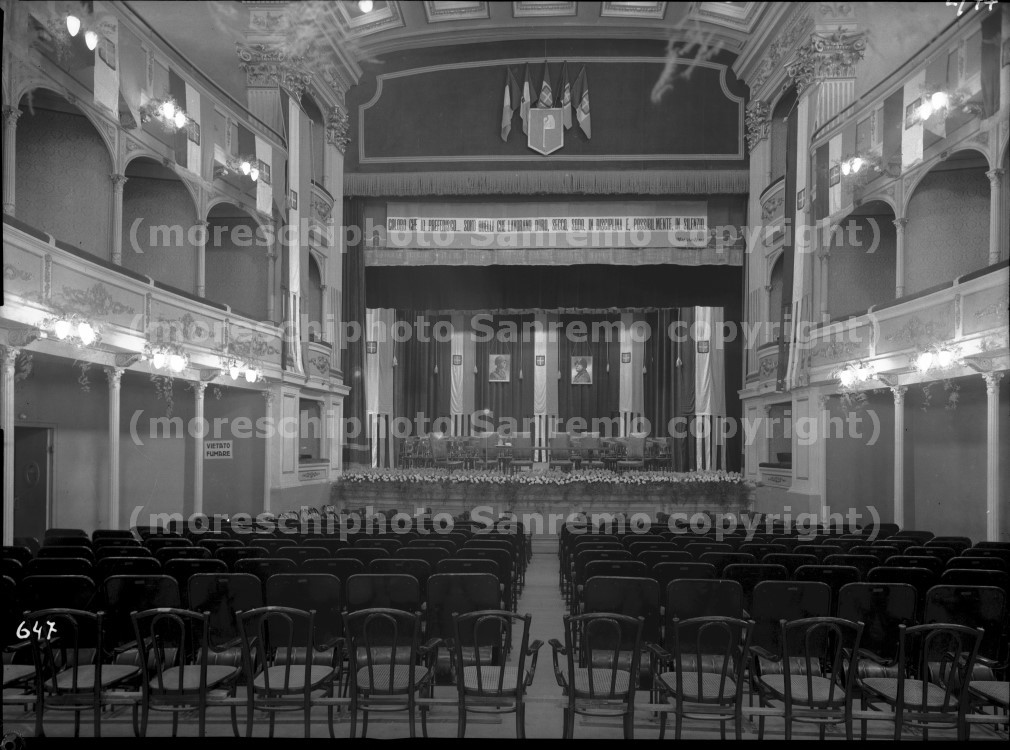 Interno-Teatro-Principe-Amedeocon-bandiere1938