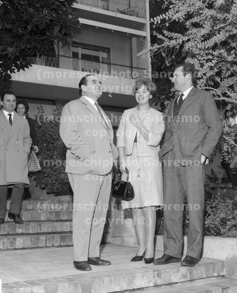 Romano-Mussolini-e-Maria Scicolone in viaggio di nozze nel 1962a Sanremo 3